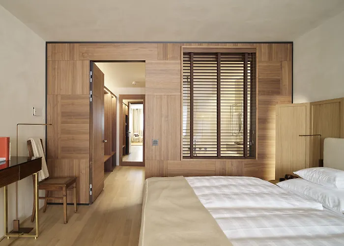 施华万德酒店 4*